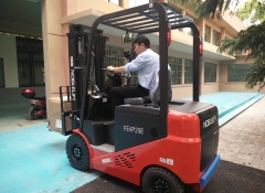 諾力2噸電動叉車交付長沙某高校用戶使用