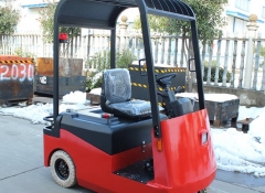 環(huán)保輪電動(dòng)牽引車