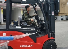 諾力3噸電動叉車交付湖南常德某部隊使用